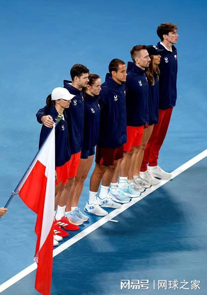 星空体育登录入口-波兰逆转首夺联合杯，本西奇送蛋丝袜仍难救主，瓦林卡被批拖油瓶