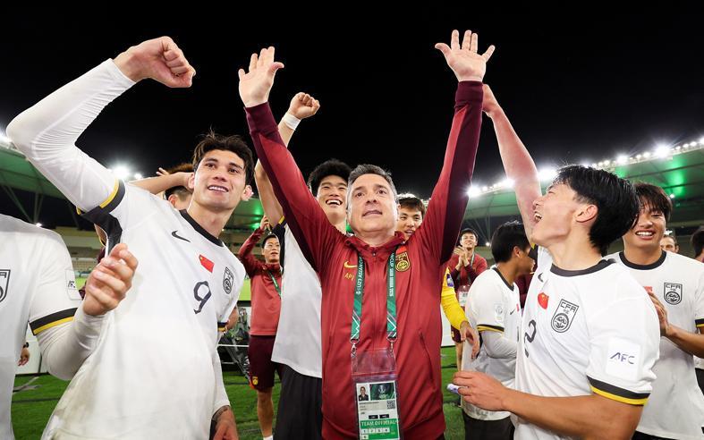 星空体育官方网站-CCTV5直播中日大战！球迷：再赢一场回家过年 董方卓：继续打我脸